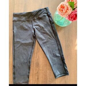 Varley cropped Camo mesh leggings- sz small- black active